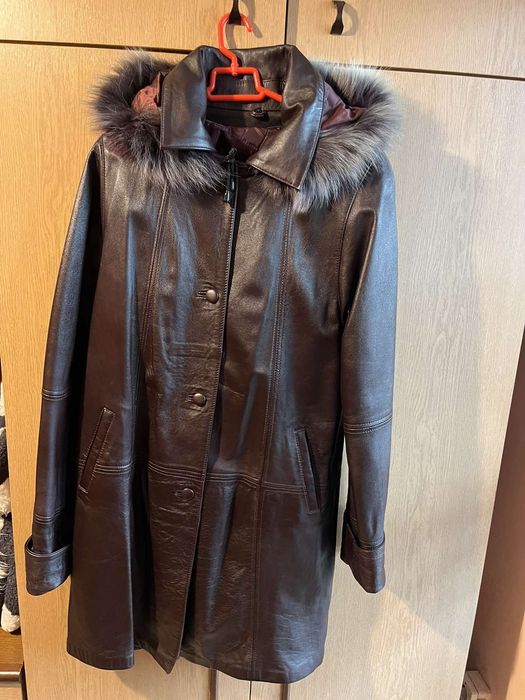 Два броя кожени палта