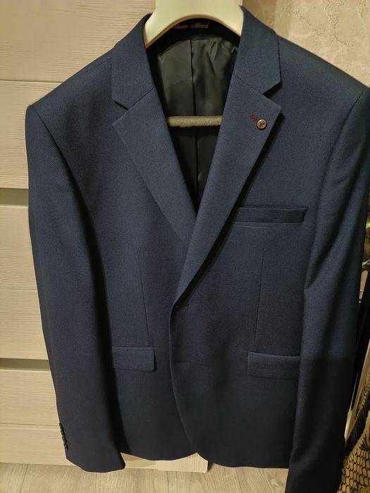 Продам костюм размер 48-50.