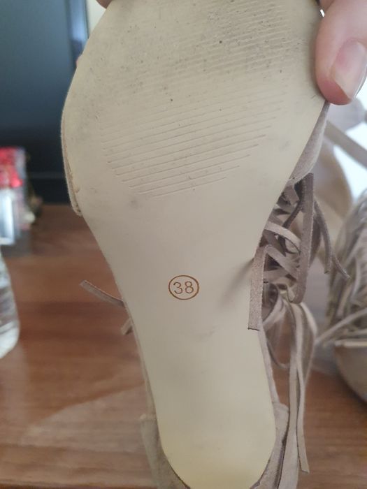 Официални сандали на Тенденз