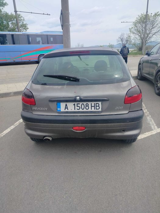 Продавам Пежо 206