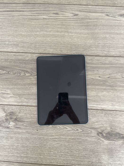 Ipad air 5 хорошое состояние,