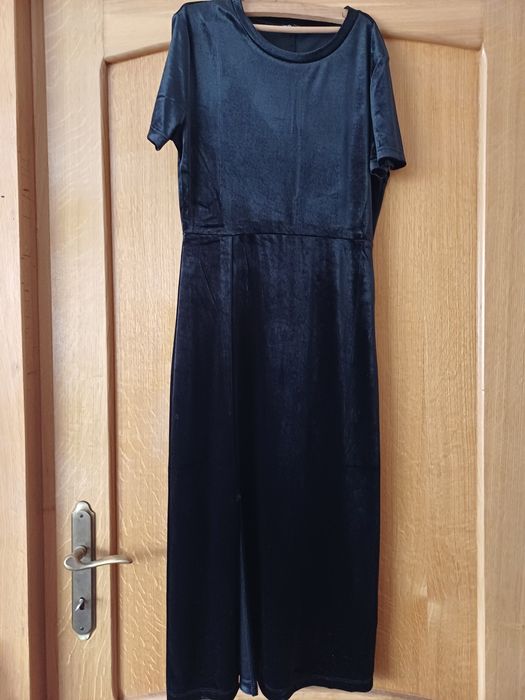 Rochie neagra catifea Zara