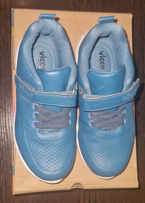 Кроссовки б/у Vicco размер: 29(стелька 18.5 см)