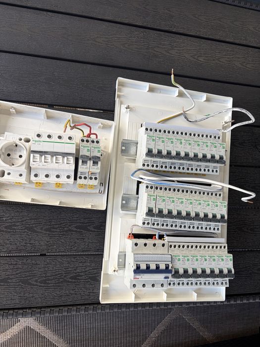 Tablou electric Schneider complet echipat – siguranțe automate + diferențială