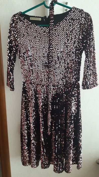 Платье в пайетках