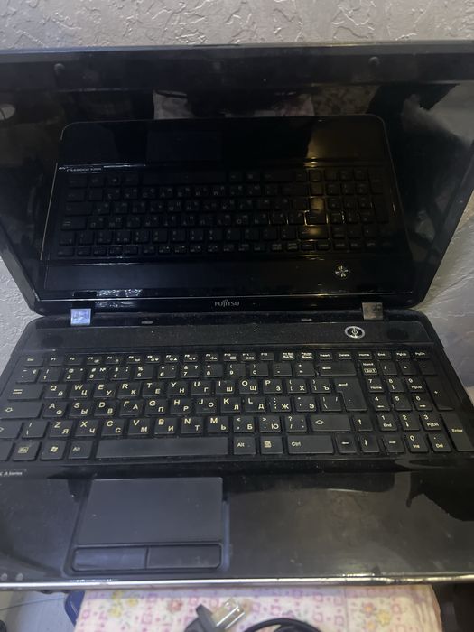 Fujitsu продам ноутбук