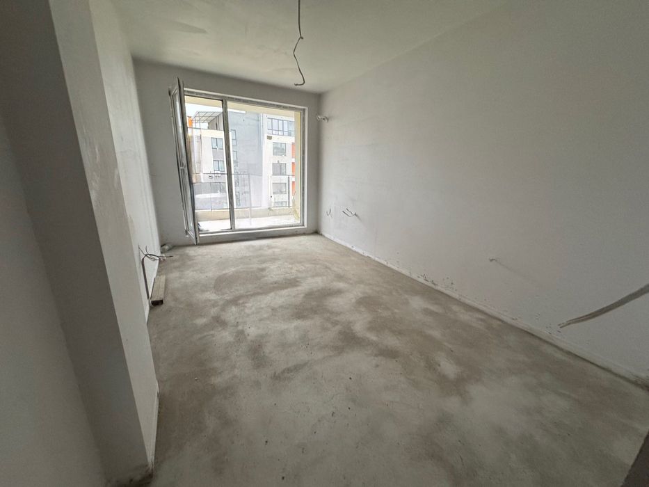 Продава  двустаен апартамент в ж.к Владислав Варненчик