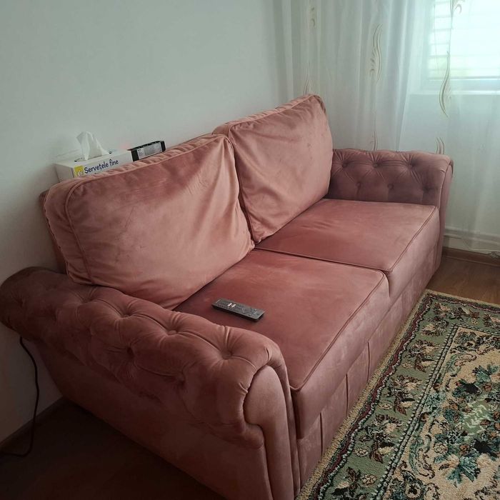 Vând canapea extensibilă din catifea