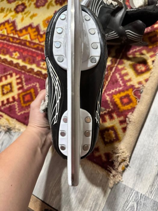 Коньки хоккейные