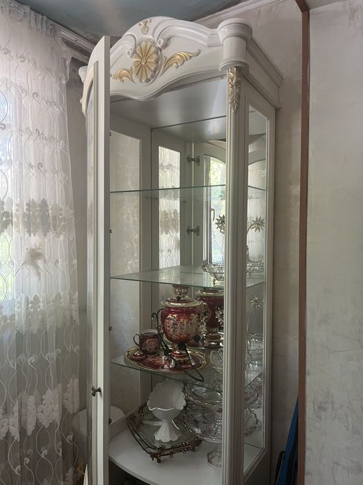 продаются 2 серванта