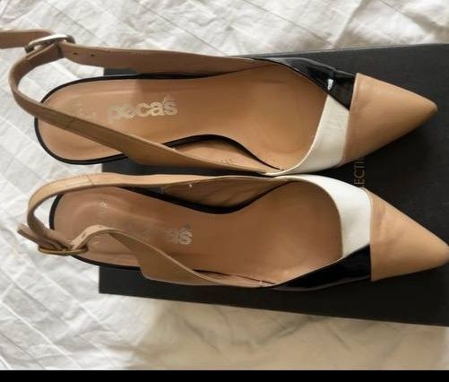 Аёллар оёк кийими