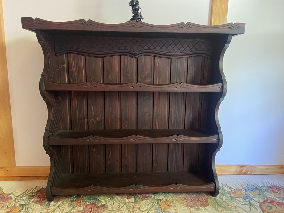 Corp suspendat sculptat traditional lemn. 90x85x23