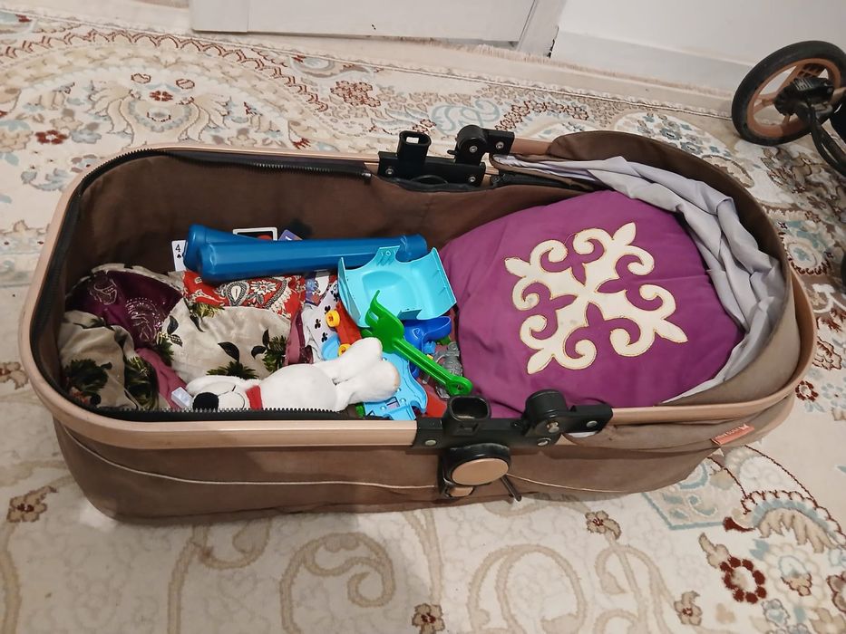 Каляска сатылады.