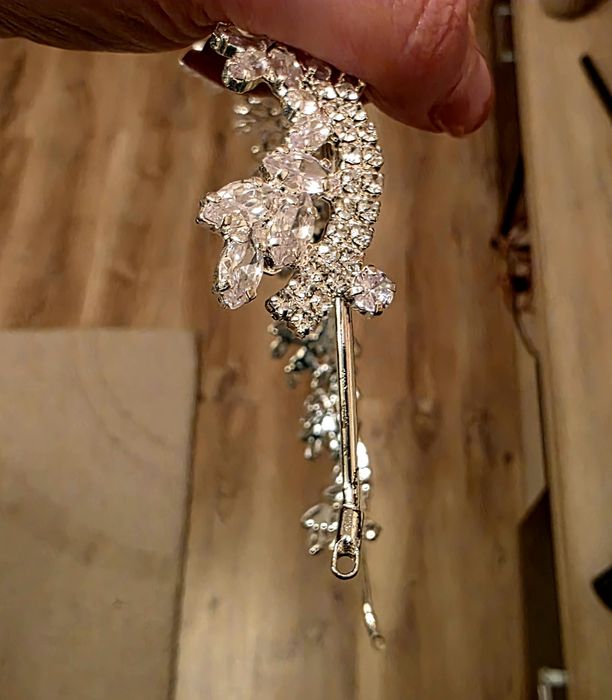 Vând diadema glamadea