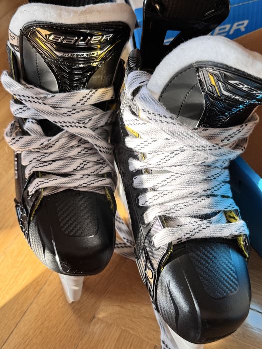 Хоккейные коньки bauer S22 supreme M5pro