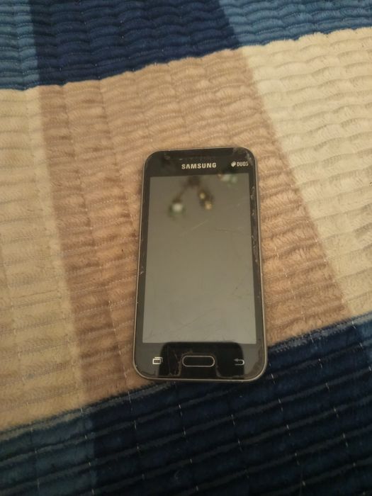 Продам телефон срочно