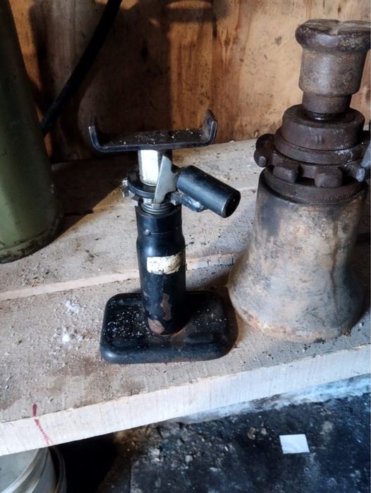 Продам домкрат.             .