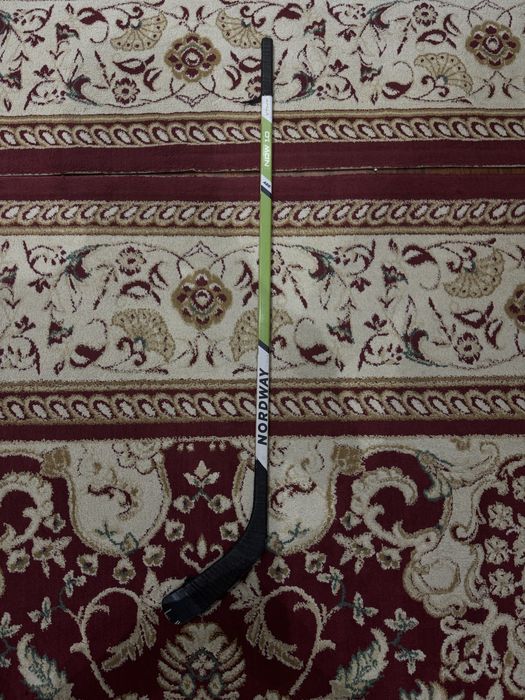 Продаются хоккейные клюшки!