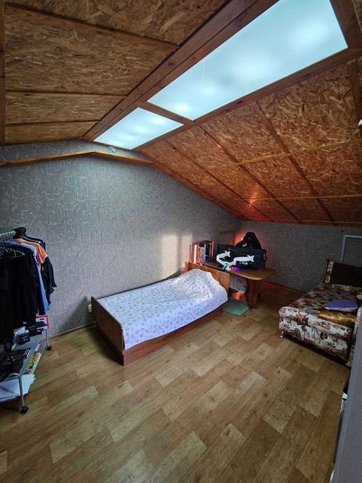 Продам большой кирпичный дом