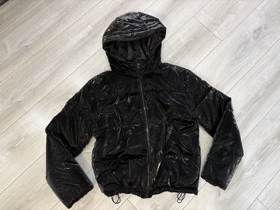 Готино черно лачено яке с качулка