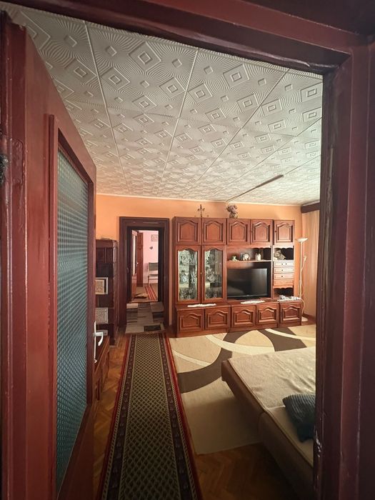 Vând apartament cu 3 camere
