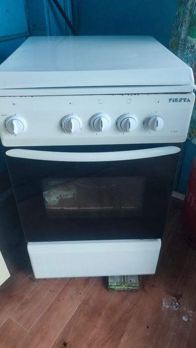 Продам газовую плиту