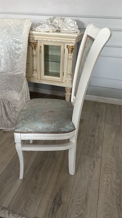 Срочно продаются стулья