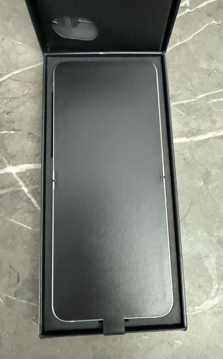 Samsung Galaxy Z Flip6/3.000 Ron *** ZFlip5/2.500 ron *** NOU *** 12GB RAM și 512GB spațiu memori