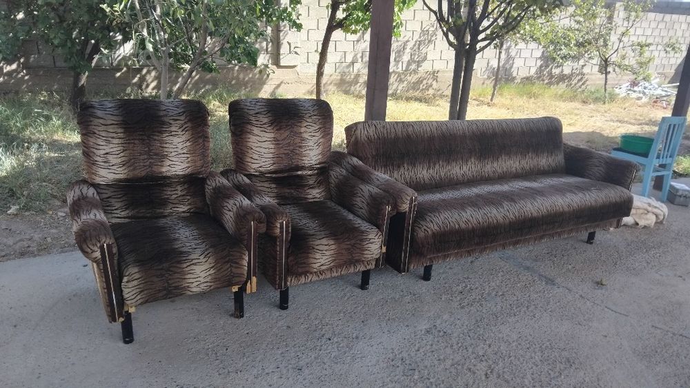 Продается диван для дома