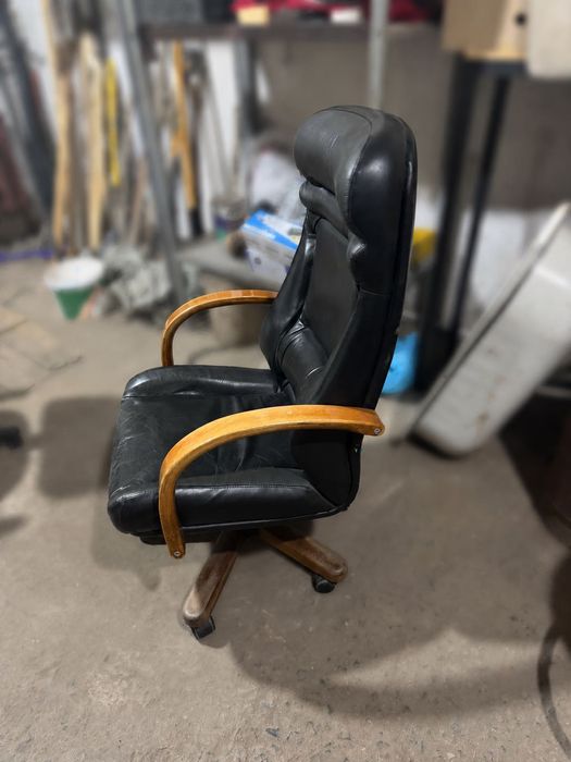 Продам офисные стулья