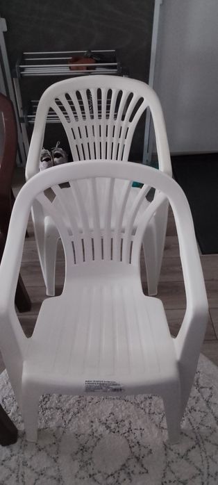 Vând 4 scaune gradina,noi
