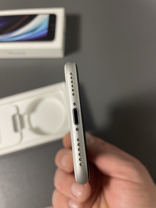 Айфон SE 2020, 64Gb