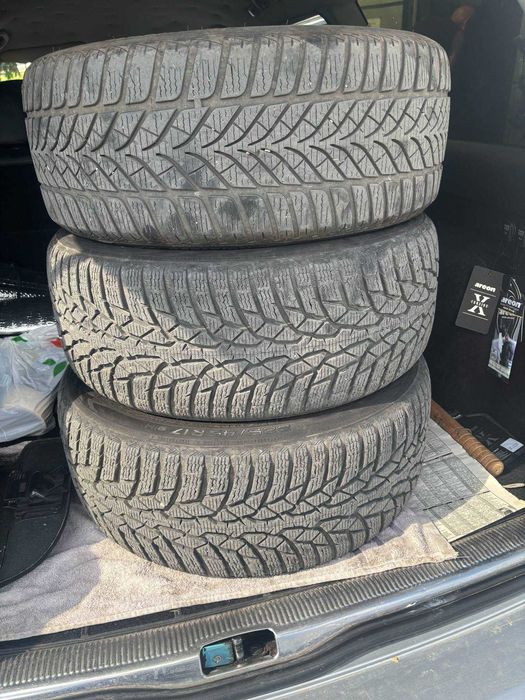 Продавам почти нова гума всесезонна 215/60 RM 16 V XL.Продавам и 4бр з