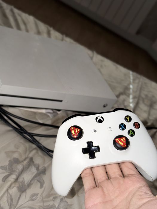 Xbox one S, 500 gb яхши состояние
