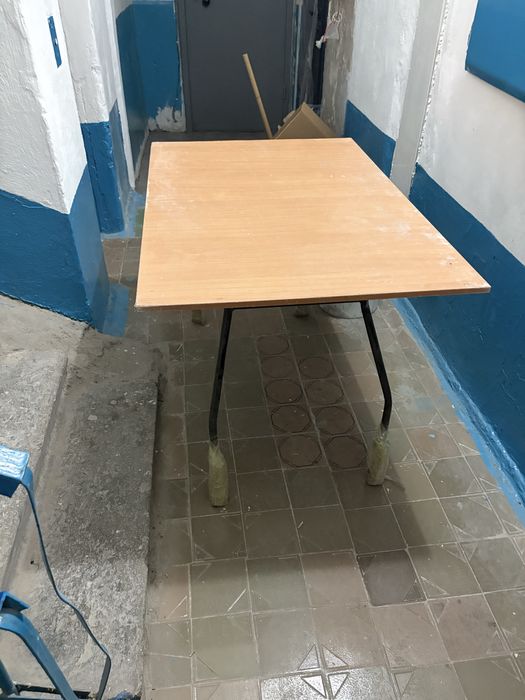 Срочно Стол по дешману