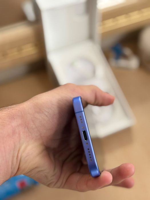 iPhone 16 128 GB Blue impecabil