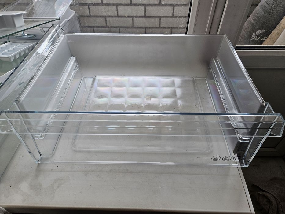 Продам комплектующие на холодильник beko