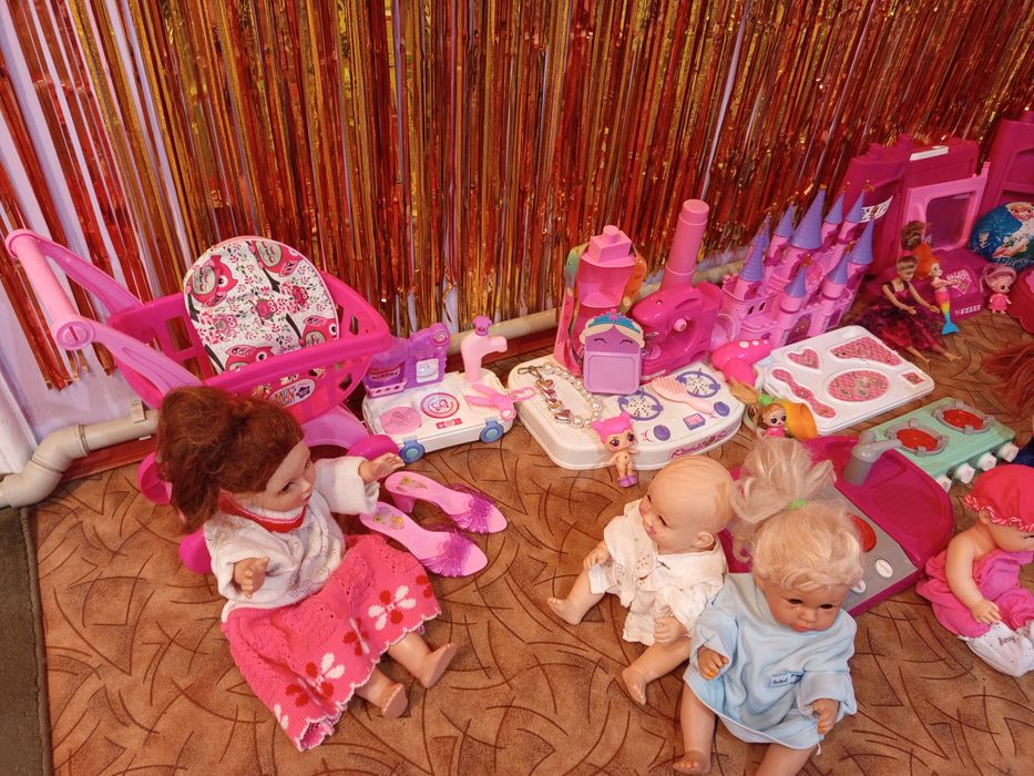 Продам куклы игрушки для девочек .