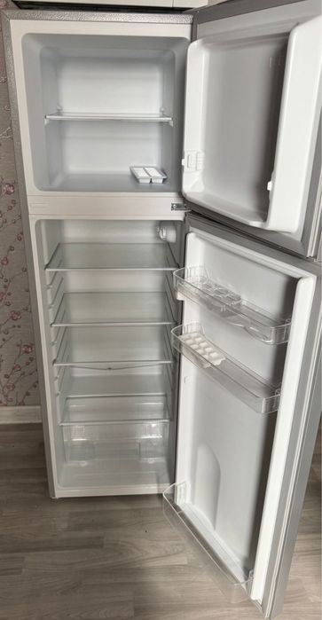 Продаю холодильник Leadbros Hd172S