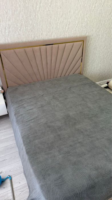 Кровать с матрасом