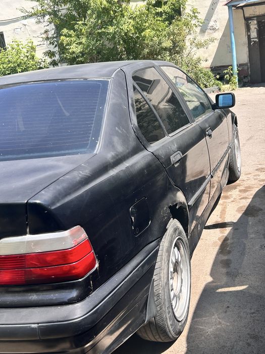 Продам машину BMW на ходу