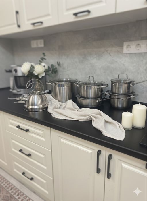 Набор кострюль.