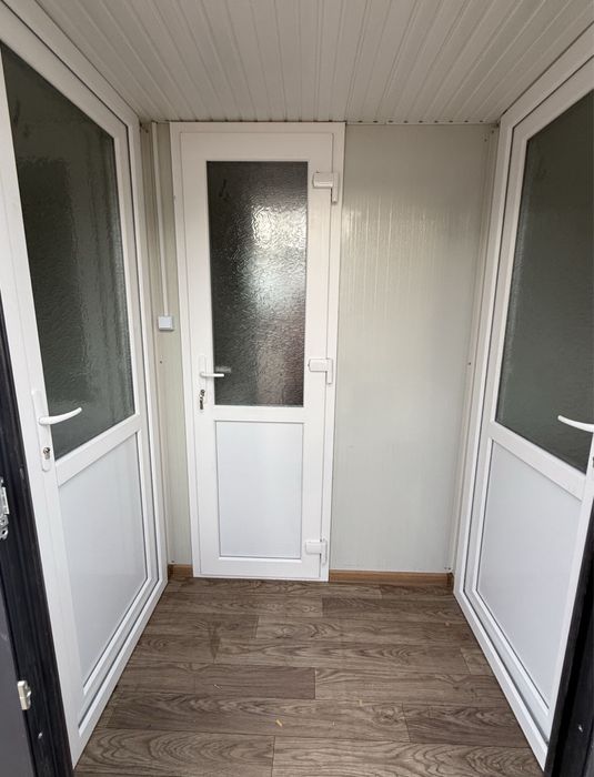 Container magazin modular fastfood cu grup sanitar