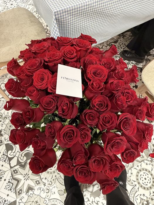 Цветы свежий букет из флориана. Продам ниже стоимости …………………………………..