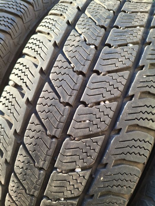 4 Anvelope  de iarnă 215 60 r17C Semperit