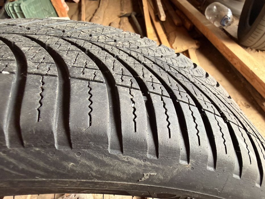 4 Anvelope Goodyear Vector 4Seasons – 215/60 R17 100H