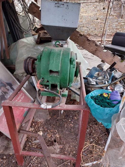 Ярномелка за зърно във перфектно състояние на трифазен ток