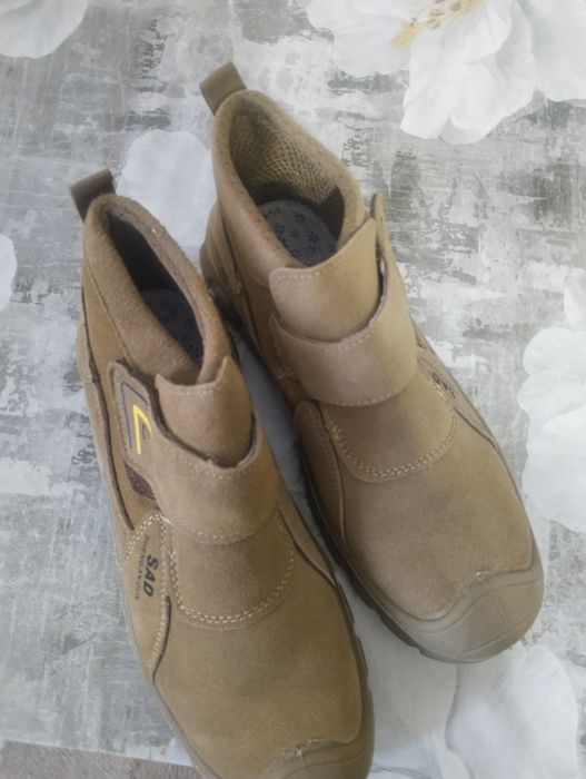 Продам  спец обувь