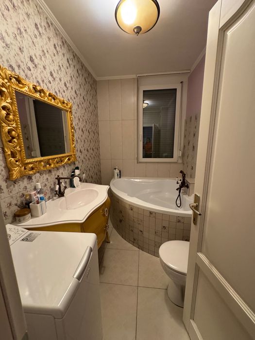 Apartment  lux de vânzare sau Schimb , Ared cu parcare  acoperita