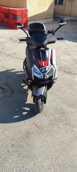 Бензинли скутер сотилади. Холати ало